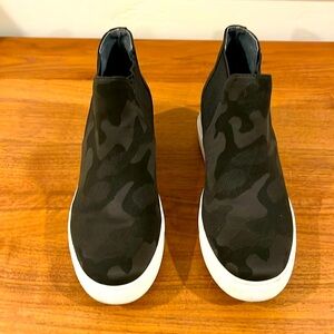 Steven Madden Olive green patterned slip on wedge ankle boots